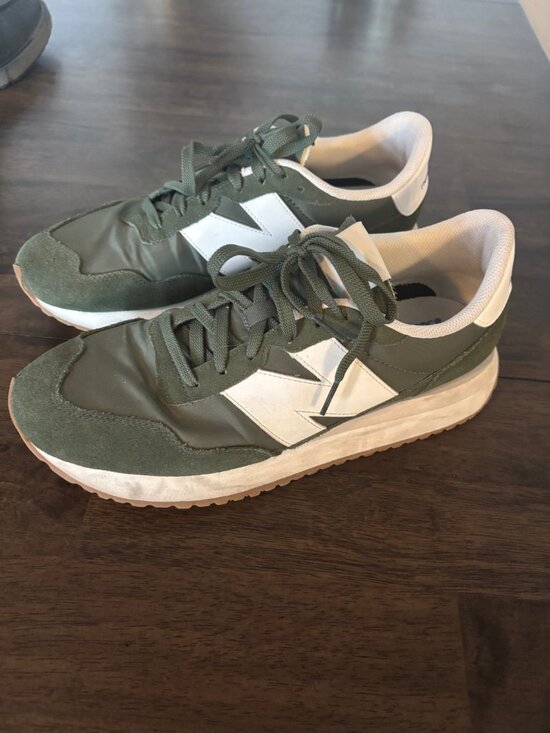 New Balance 237 Deep Olive Green. Men Men\'s New Balance 237 sneakers in Deep Olive Green